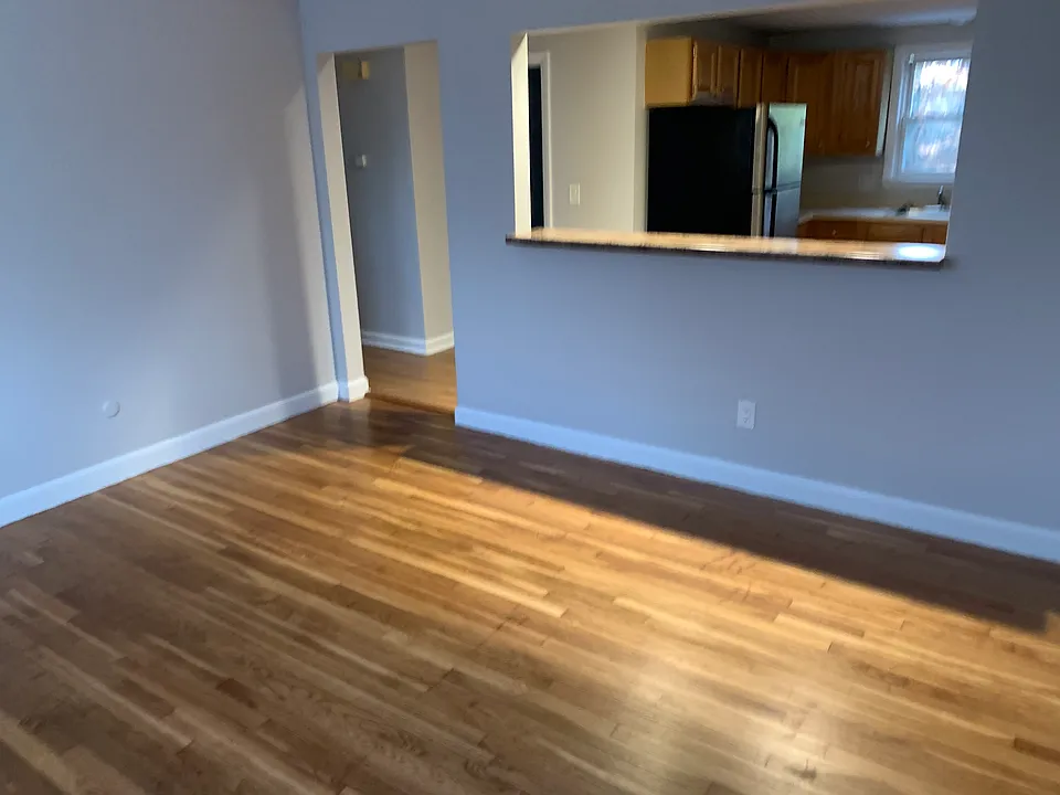 585 Sea St #3