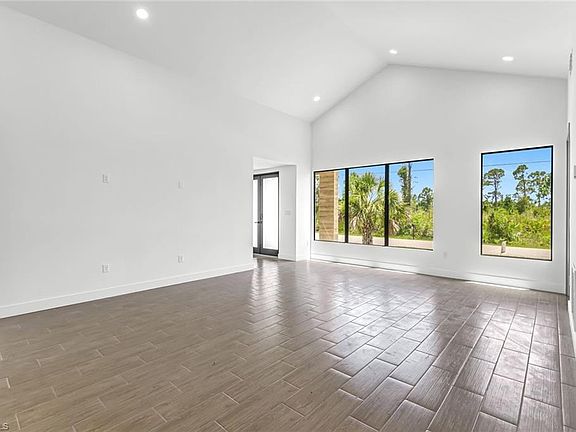 3rd image of 14074 Whittier LN