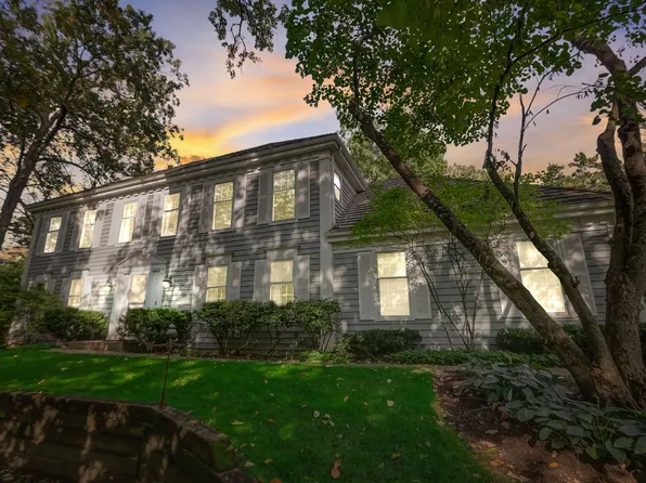 180 Pembroke Dr, Lake Forest, IL 60045