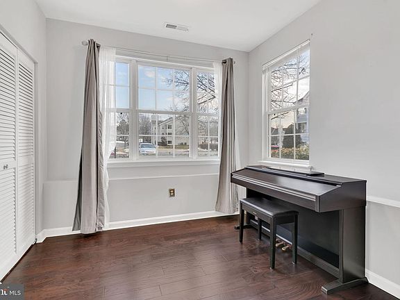 5th image of 604 Moonglow Rd APT 104