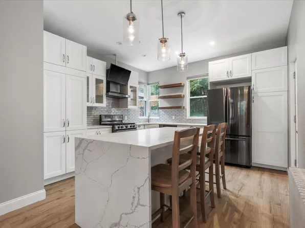 525 East 235th Street image 1 of 23