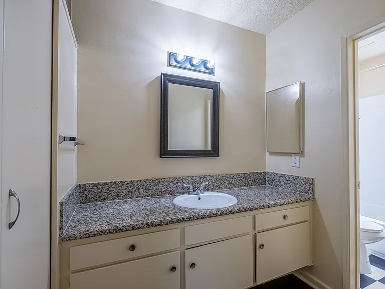 220 S Commonwealth Ave #103 — Photo 8