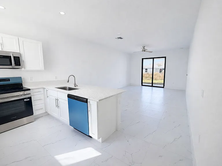 828 Holmes Ave — Photo 1