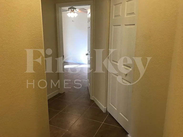 115 NE 26th Ter — Photo 12