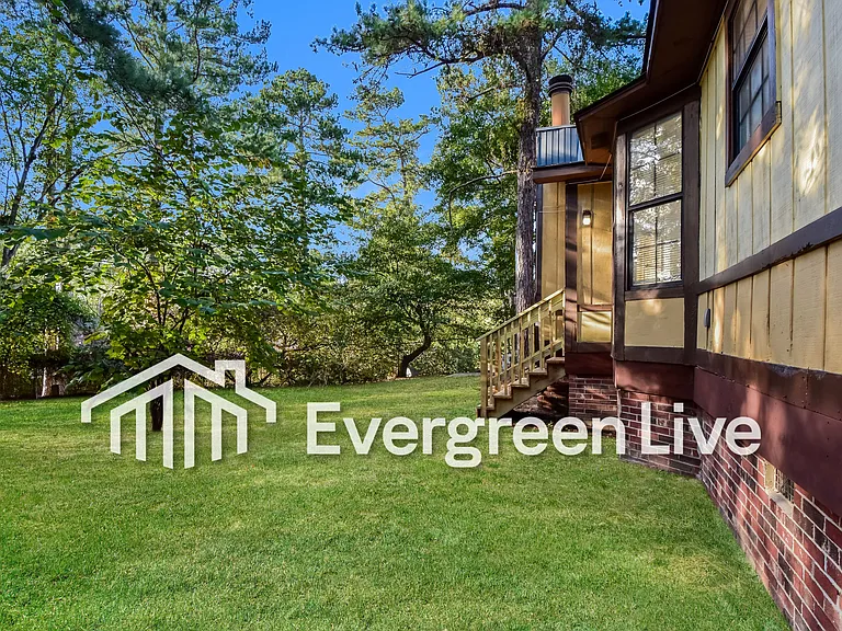 2205 Bedford Way — Photo 4