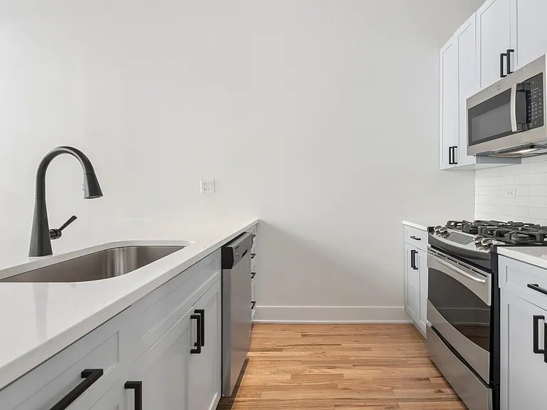 521 W Superior St #132 — Photo 7