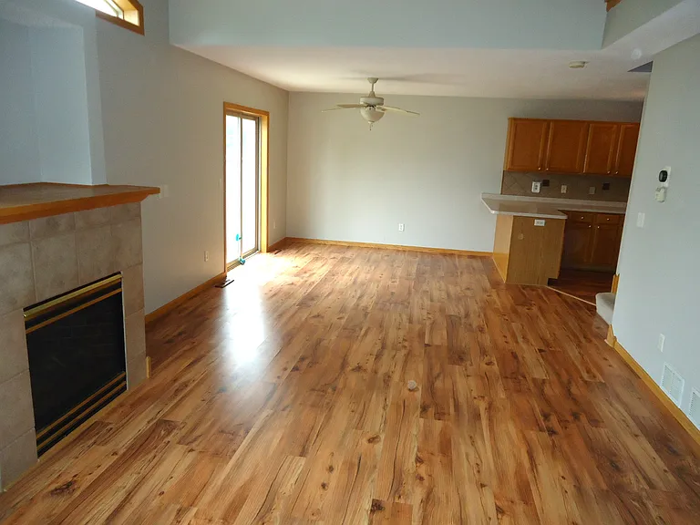 1650 Wellington Ln — Photo 3