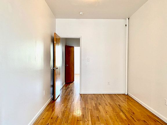 5th image of 144 Wilson Ave APT 3L