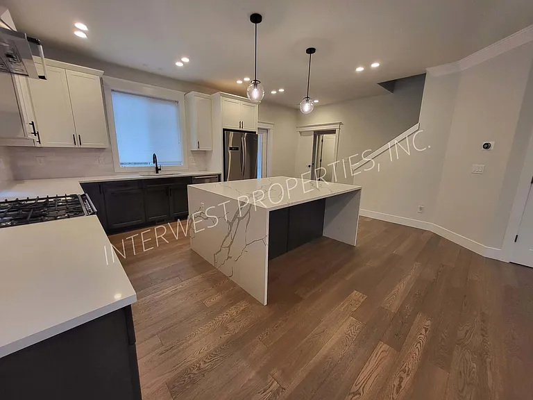 7114 NE 8th Ave — Photo 12
