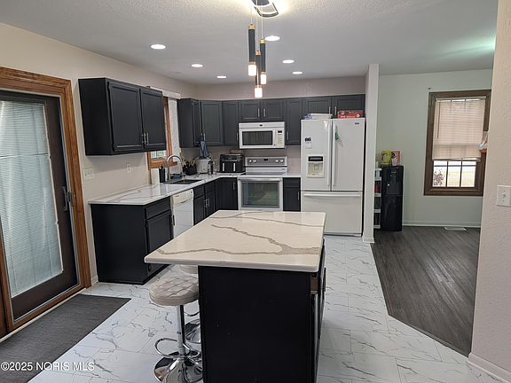 5th image of 10453 White Oak Dr