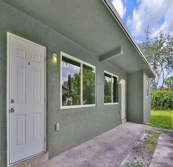 809 NW 15th Ave #4 — Photo 1