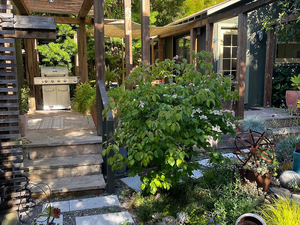 Studio/cottage complex