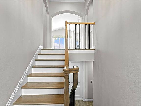 3rd image of 11 FRANKLIN COURT S #C