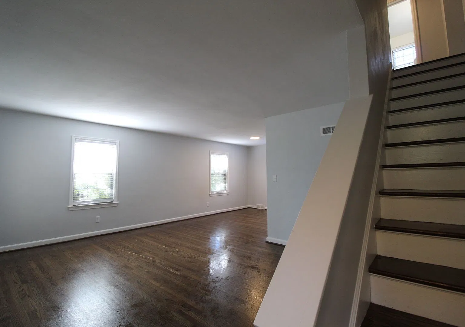 November FREE On This 2 Bedroom 2 Bath Duplex In The Waldo Area — Photo 3