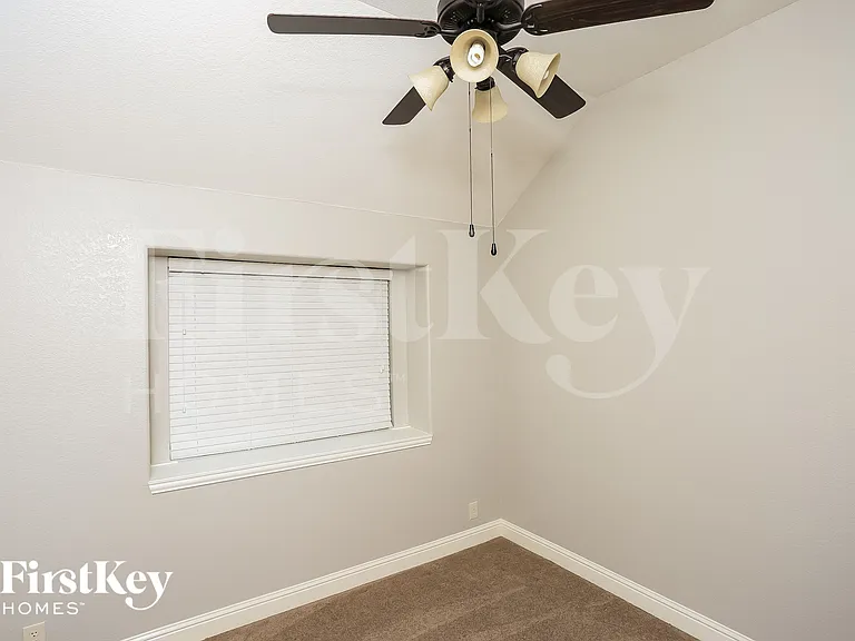 921 Loftin St — Photo 12