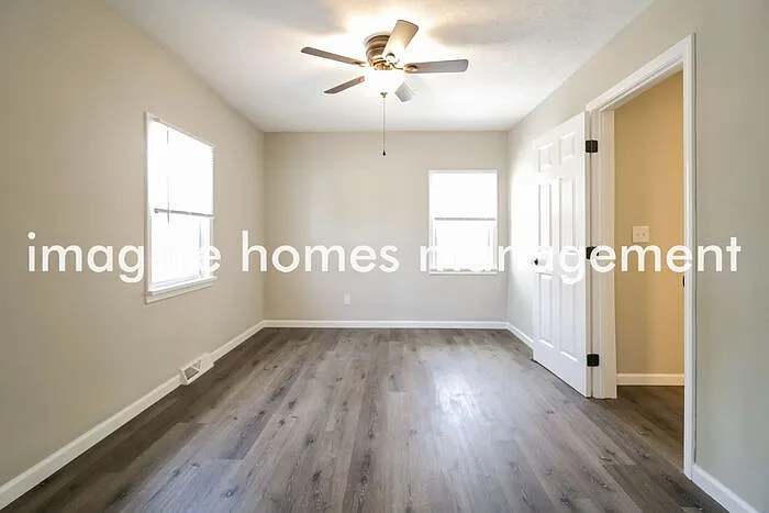 2456 Thurman Ave — Photo 6