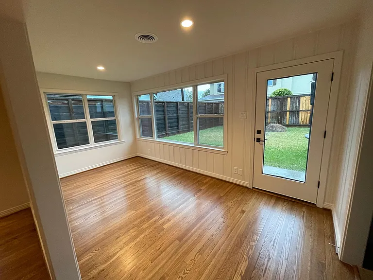 Breakfast nook / sunroom
