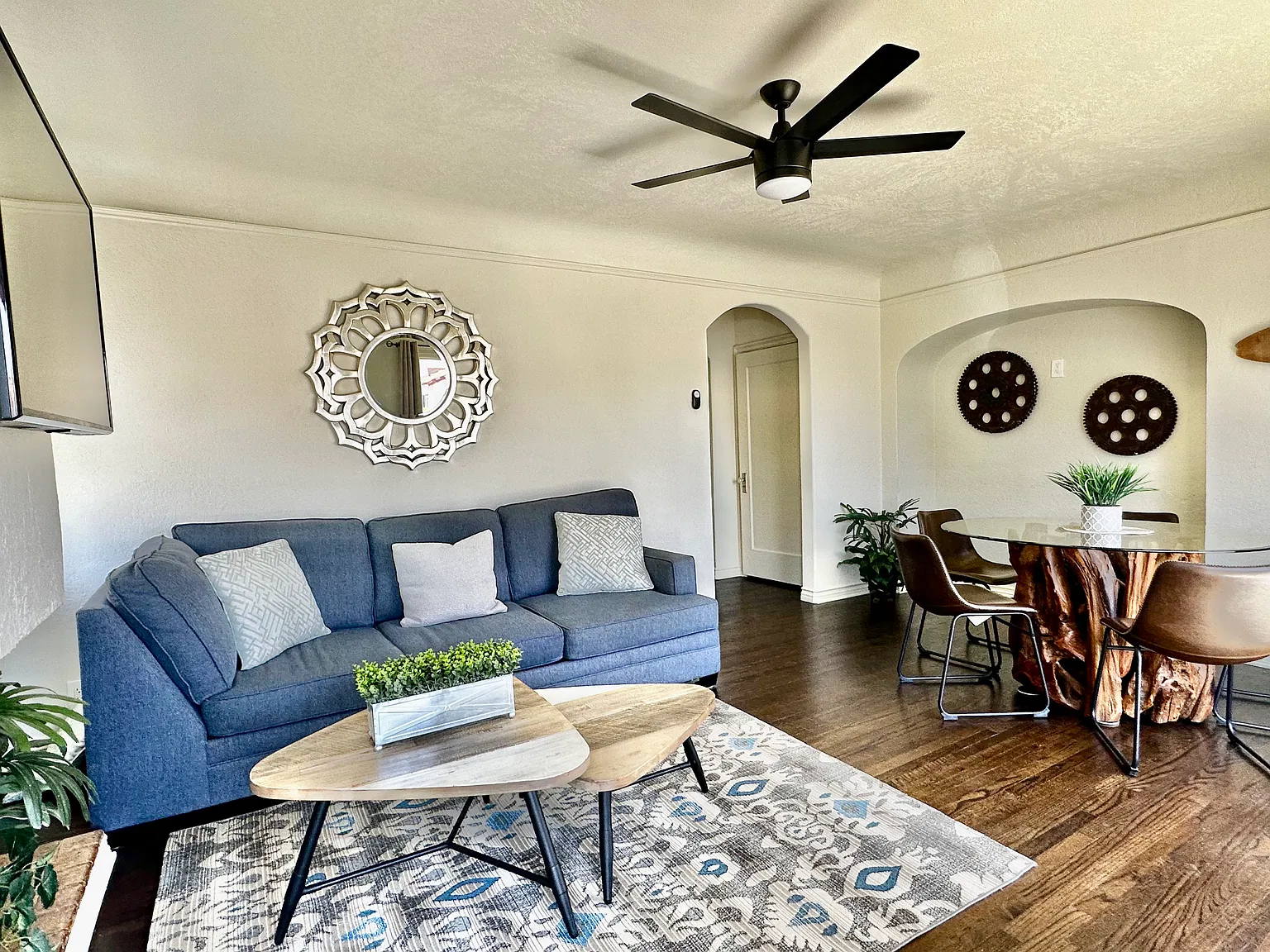 Corona Ave — Photo 1