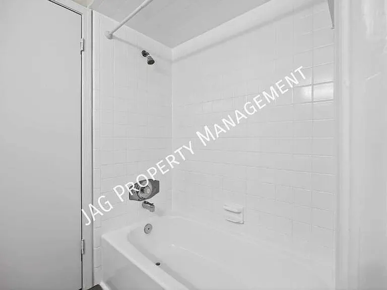 482 Bentwood Ln #C — Photo 19