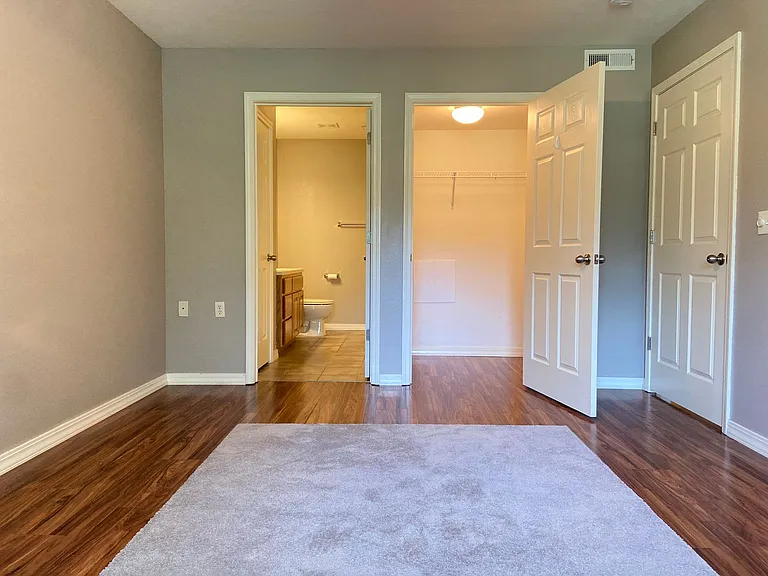 142 E Vixen Cres — Photo 17
