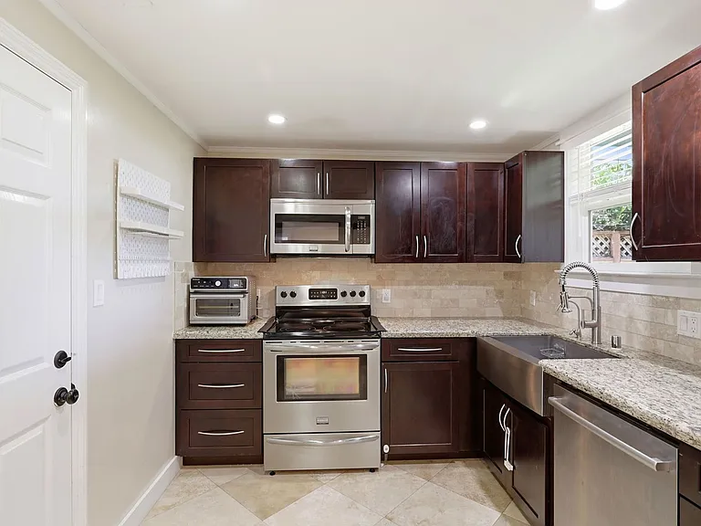599 Borregas Ave — Photo 12
