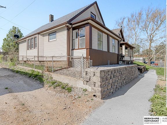 2nd image of 1211 Arbor St