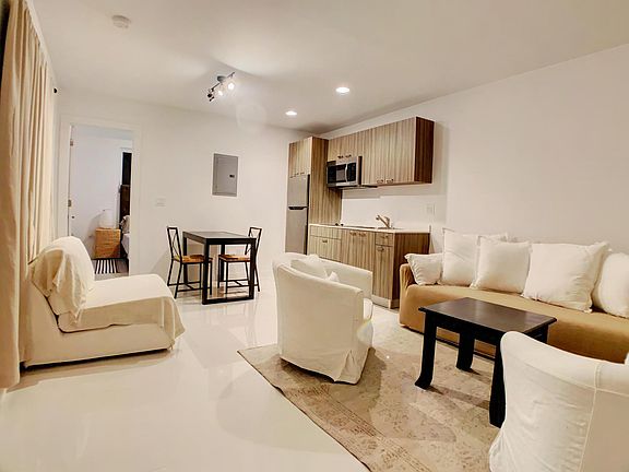 4th image of 1419 West Ave #104
