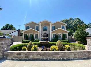 1077 Linden St, Valley Stream, NY 11580