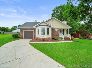 5726 Walkabout Rd, Hope Mills, NC 28348