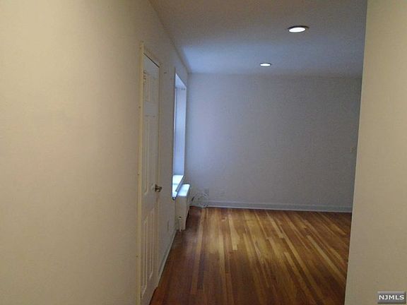 5th image of 2330 Linwood Ave #2H-302H