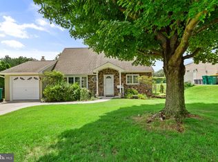 27 Jasmine Rd, Levittown, PA 19056