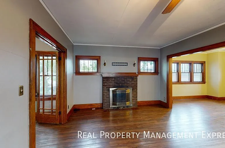 507 W 25th St — Photo 2
