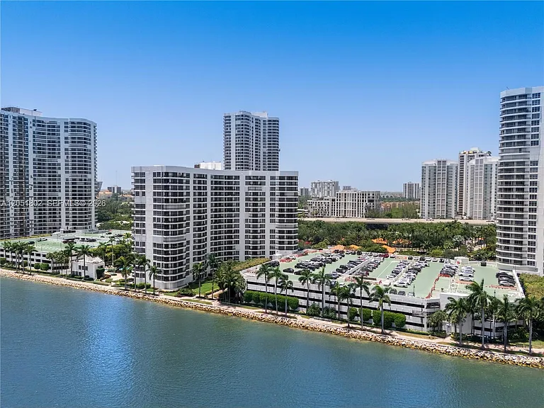 3600 Mystic Pointe Dr #1816 — Photo 31