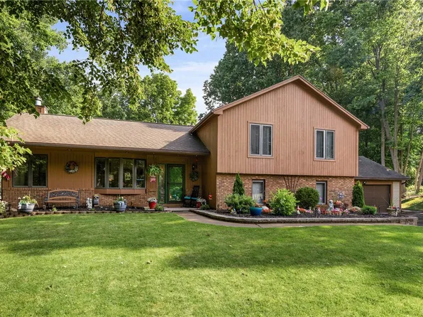 14 Maryknoll Cir, Livonia, NY 14487