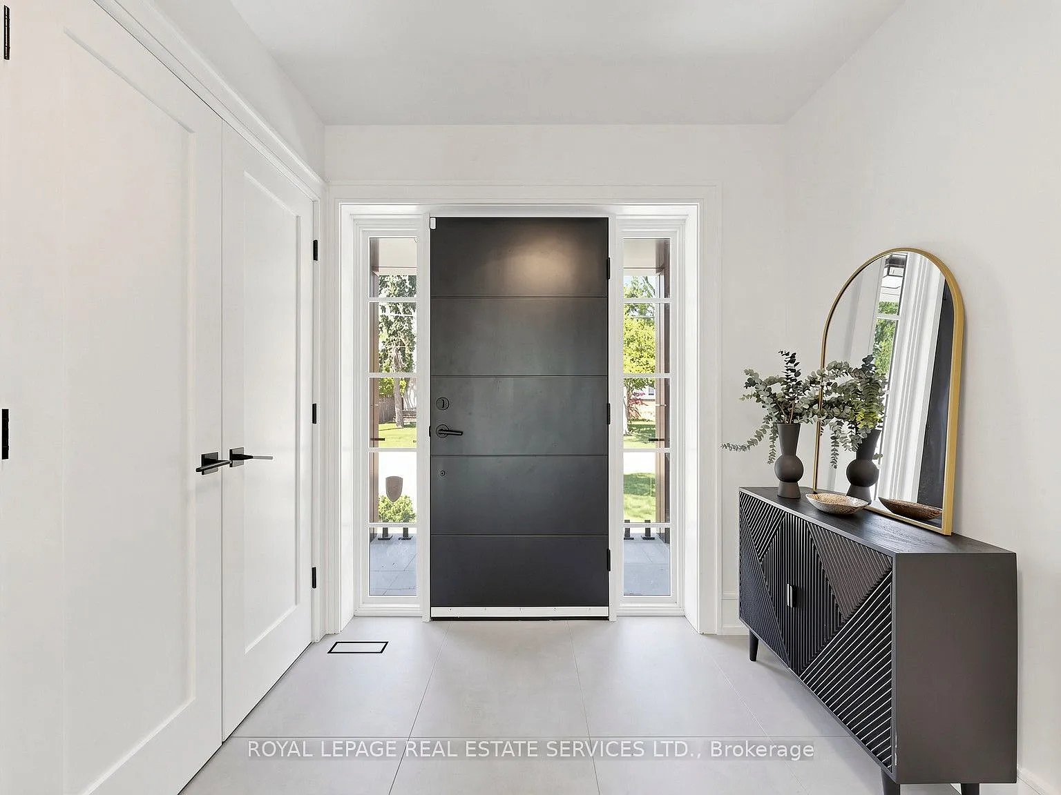 5 bed, $11,800 — Photo 2