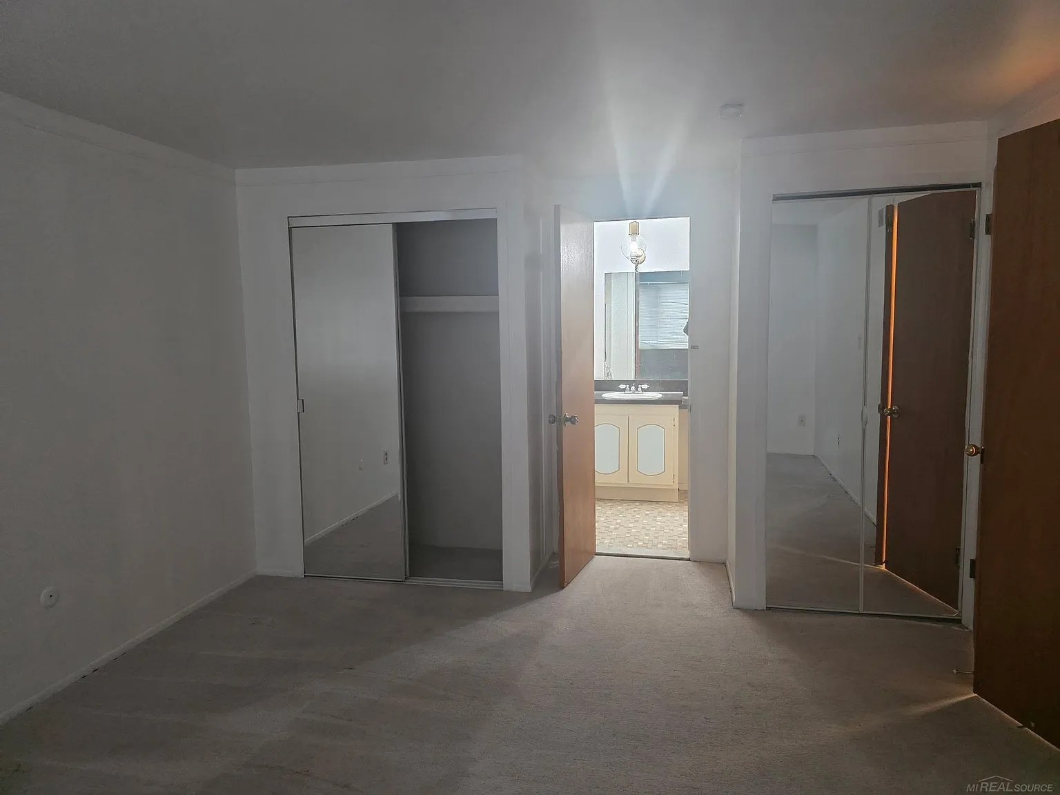 3 bed, 2.0 bath, 1648 sqft, $2,000 — Photo 2