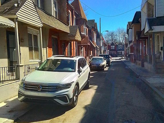 3rd image of 1610 Saint Paul St
