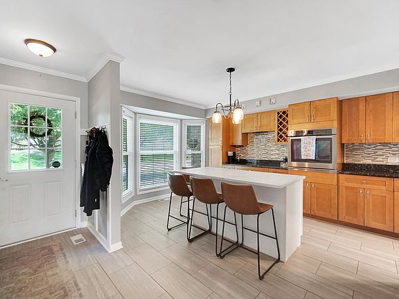 5th image of 9205 Lakeview Dr