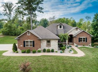 20 Independence Dr, Highland, IL 62249