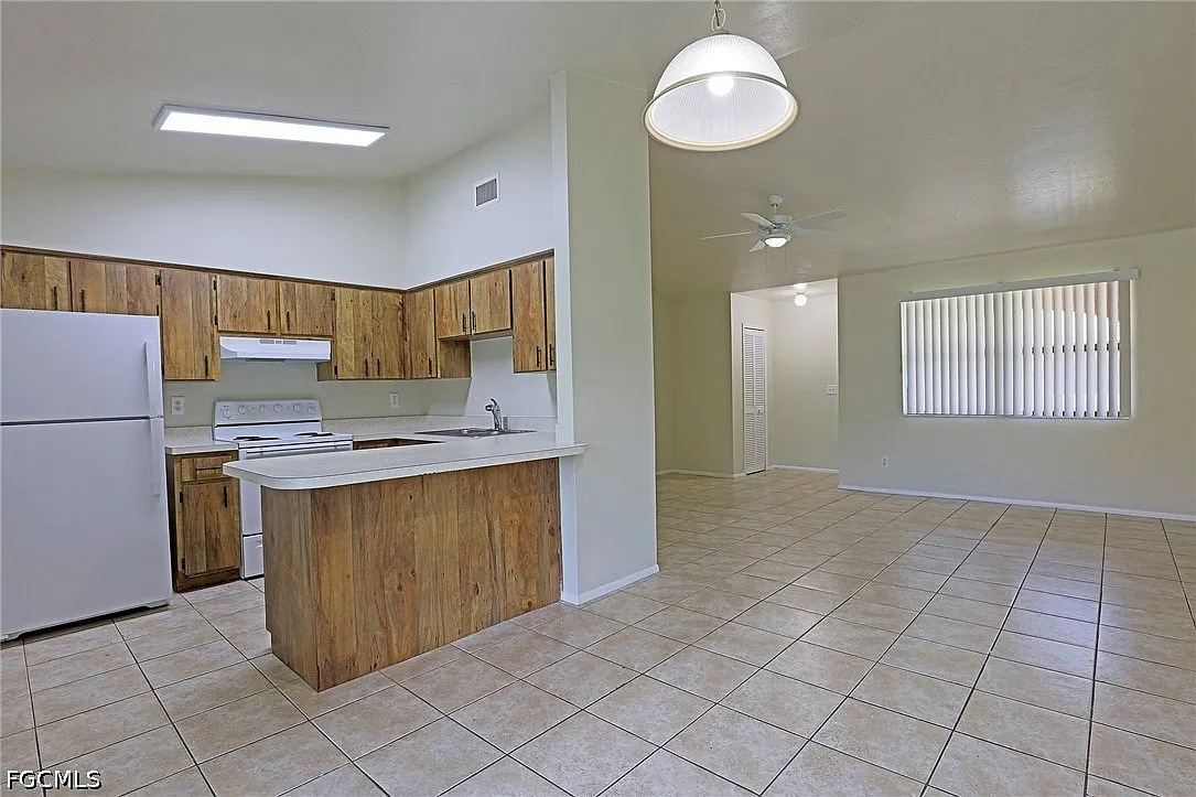 2 bed, 2.0 bath, 2072 sqft, $1,399 — Photo 4