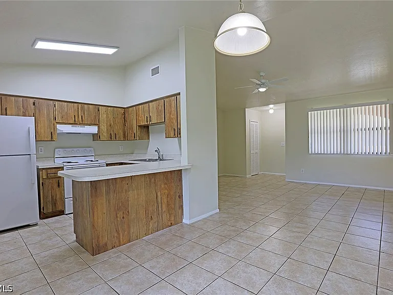 4417 SW Santa Barbara Pl — Photo 4