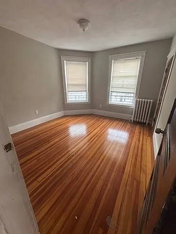 3 bed, 1.0 bath, 900 sqft, $3,000 — Photo 3
