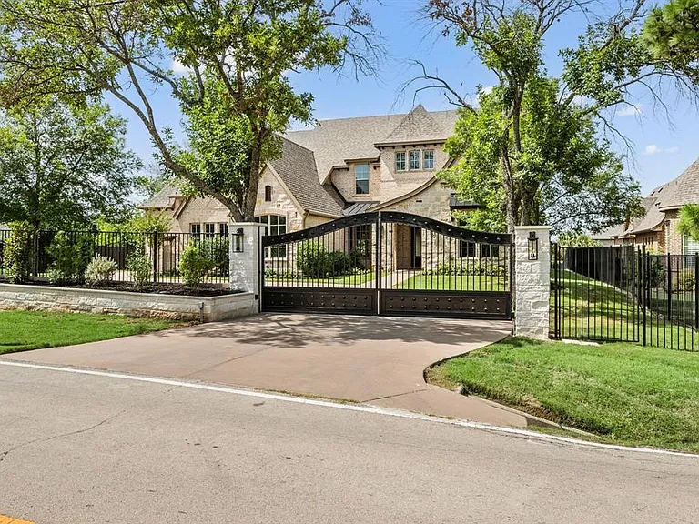 320 W Highland St — Photo 3