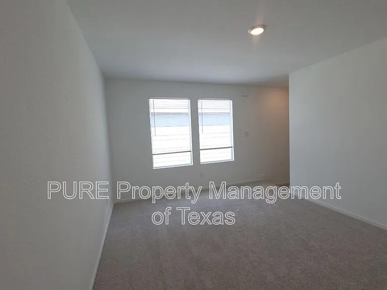 313 Stratus Ln — Photo 24