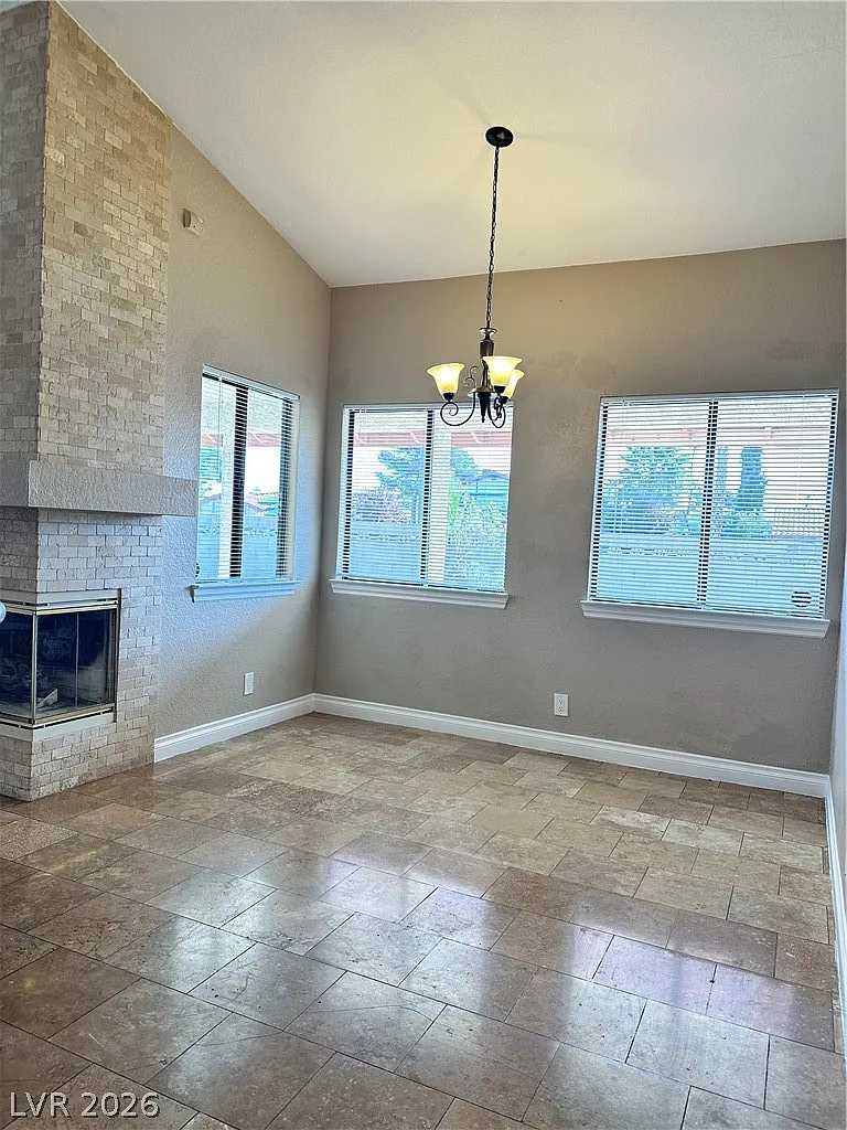 3 bed, 2.0 bath, 1853 sqft, $2,200 — Photo 4