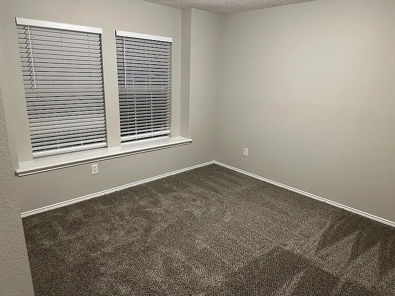 9328 Goldenview Dr — Photo 12