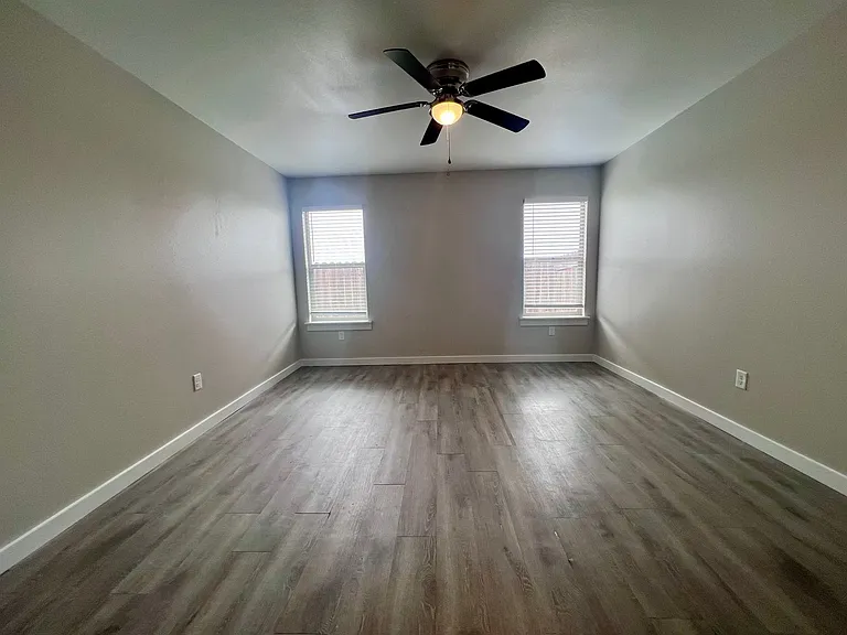 5726 Lehigh St — Photo 13