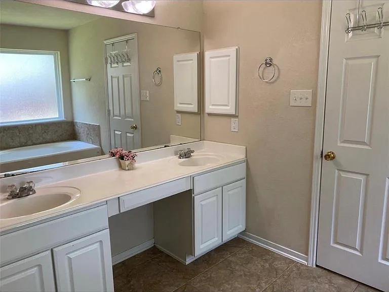 19130 Clevera Walk Ln — Photo 17