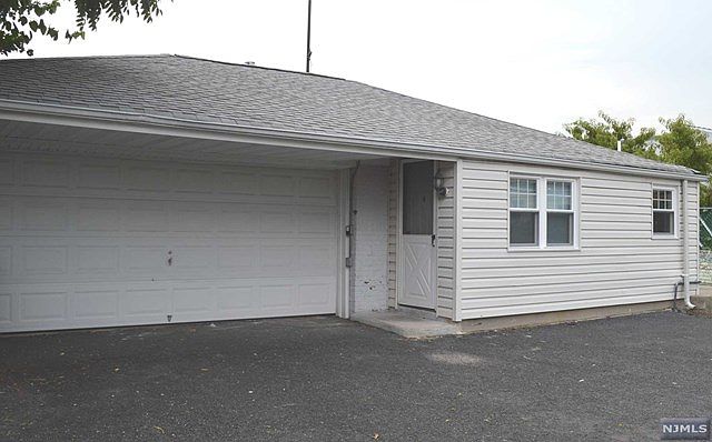 1st image of 361 Fern Ave #3