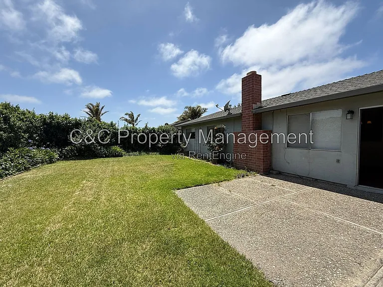 938 Estrada Ct — Photo 2